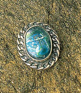 Ethnic Pendants and Pins - Oval Pin with Stone and Chain Linked Edge Malachite (as shown)